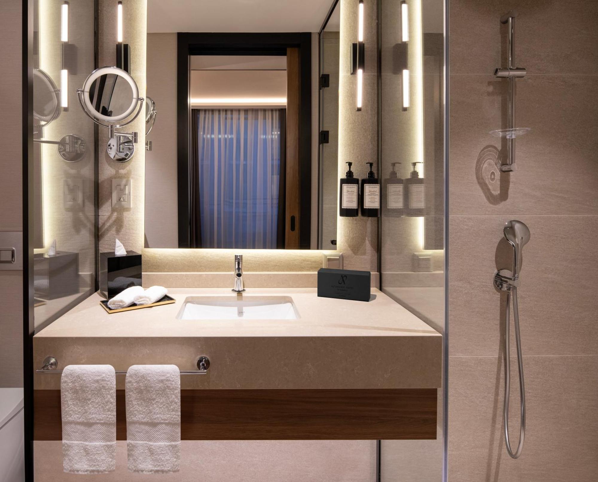 Altunizade Suites Istanbul, Curio Collection By Hilton 外观 照片