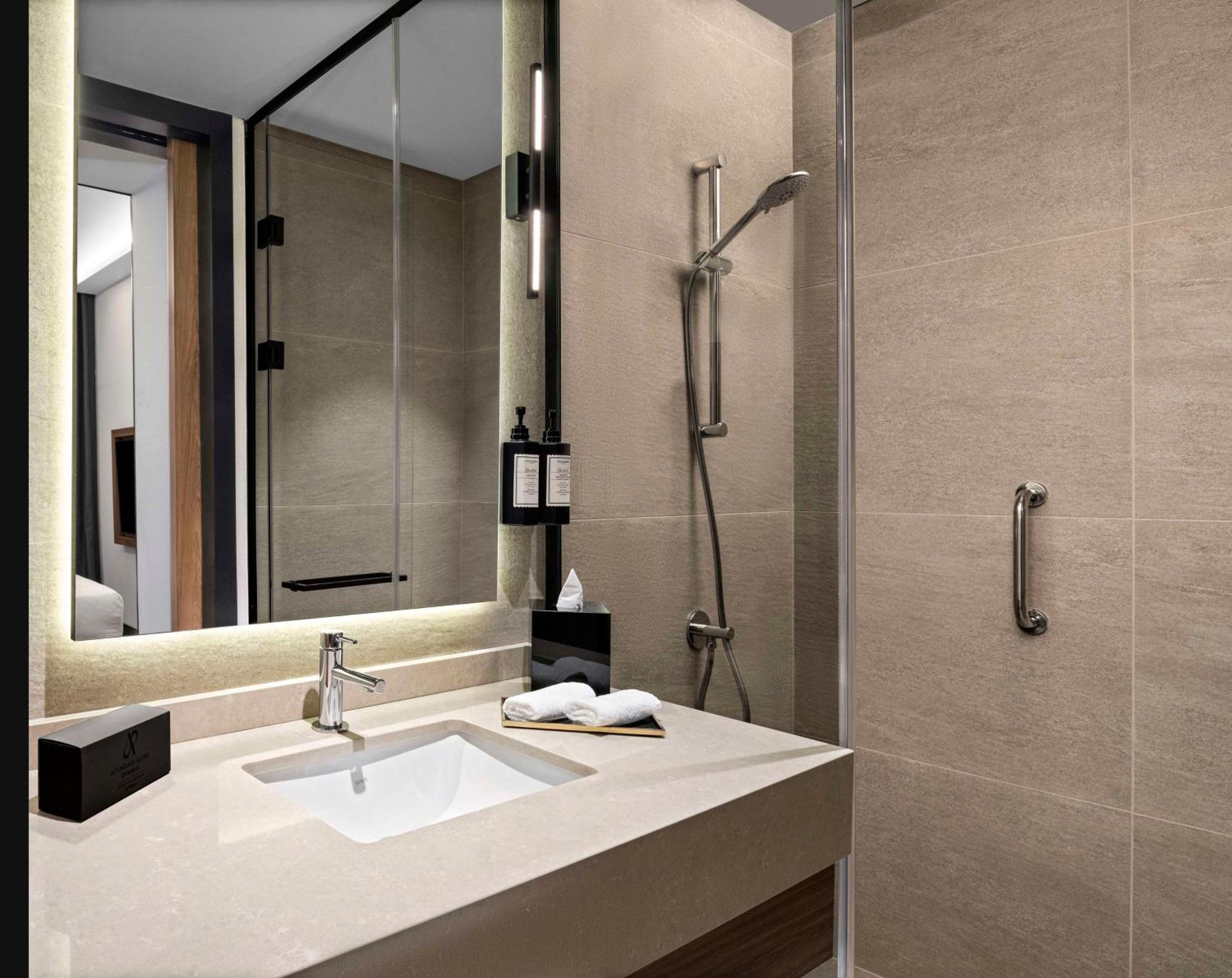 Altunizade Suites Istanbul, Curio Collection By Hilton 外观 照片